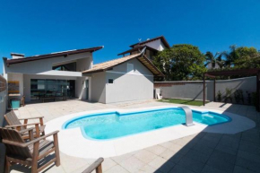Bombinhas Mariscal - Casa com Piscina 8 Pax - Cod 328